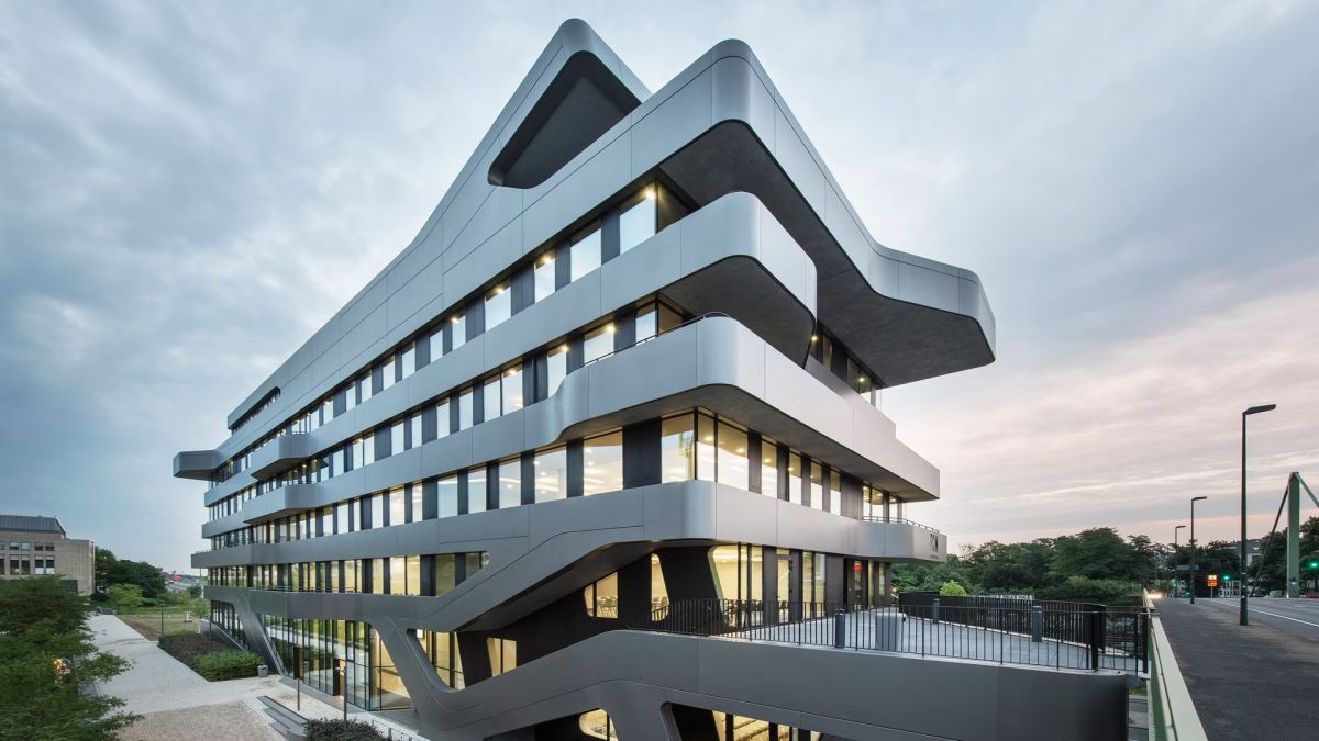 FOM Hochschule Neuss - Azubis wanted